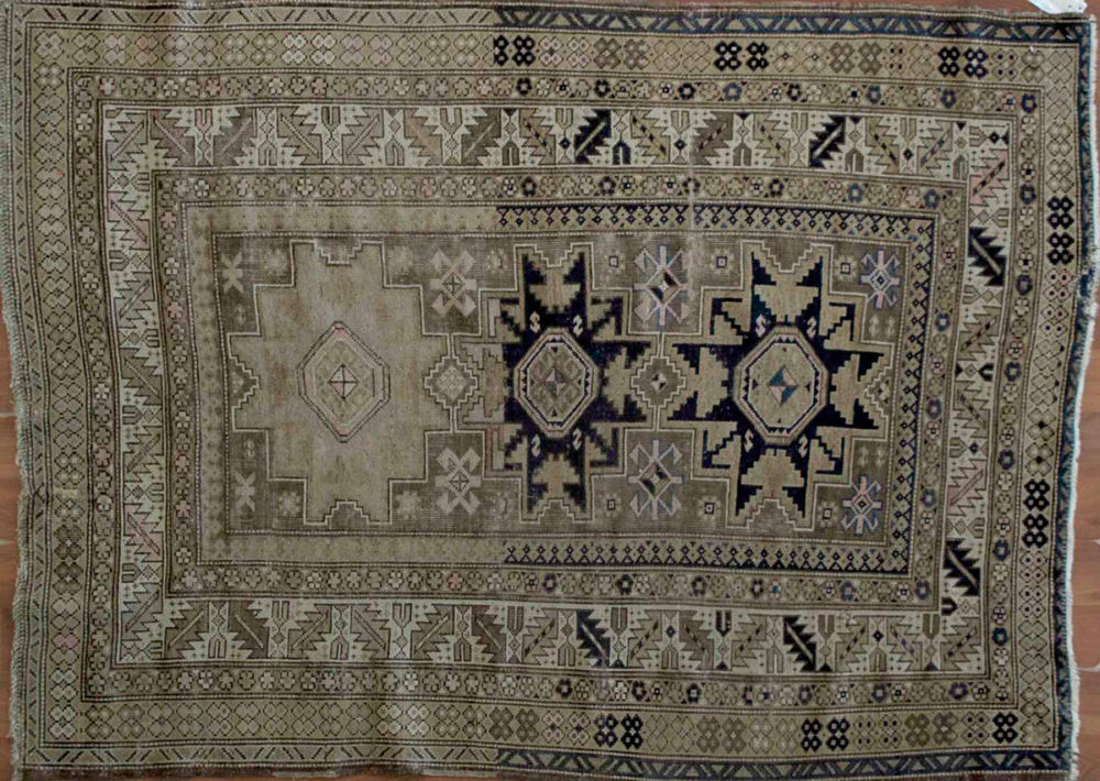 Caucasian, Antique (3' 10'' x 5' 5'')